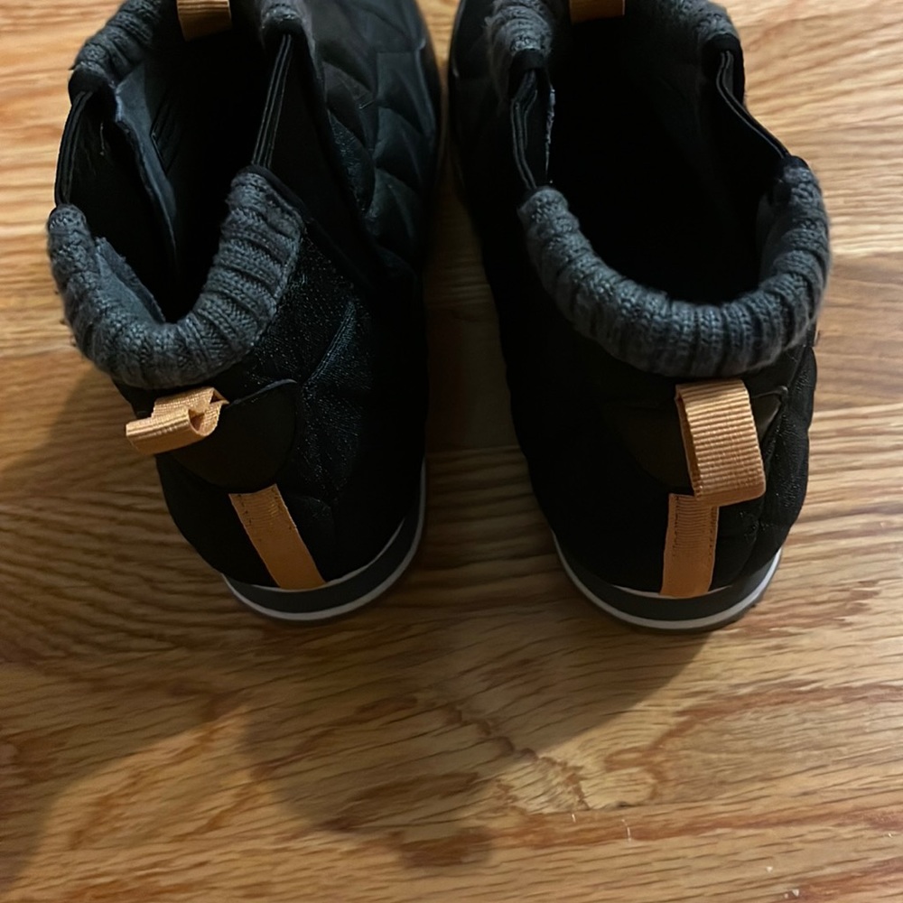 New Teva Ember Mid Boot Quilted Black Womens 8 - Picture 15 of 15